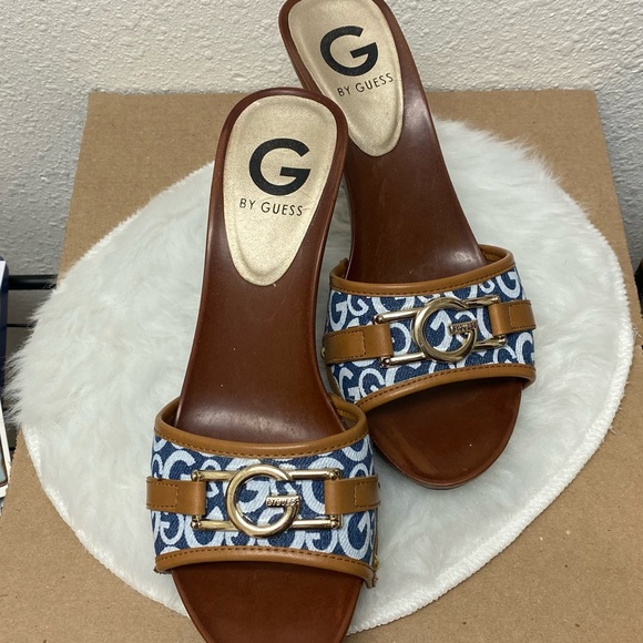 G by Guess Low Heel Shoes - Picture 6 of 6